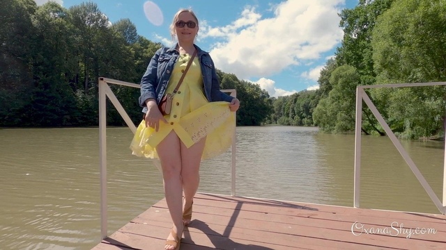 Slut fucks herself with a buttplug in nature park