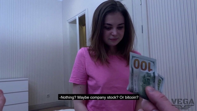 Фанатка группы BTS дает пикаперу попользоваться её дырочкой не снимая футболку