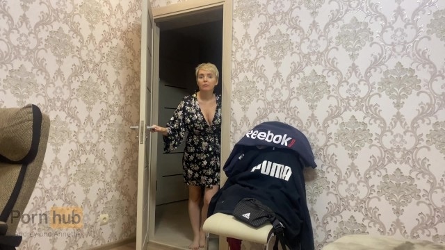 Мачеха совратила меня, пока мы были дома одни