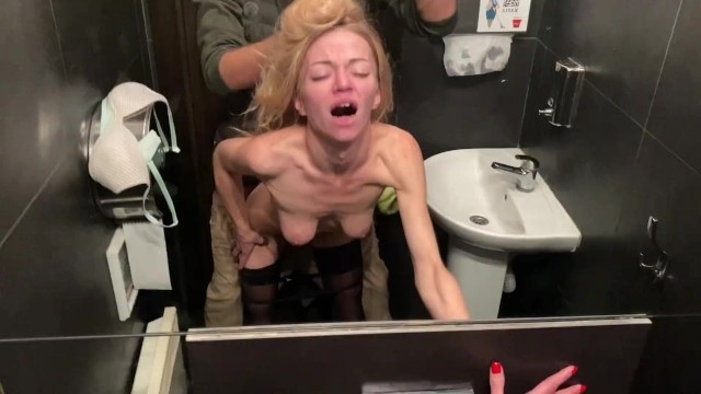 Fucked bitch in a public toilet. onlyfans @kanfetka4u