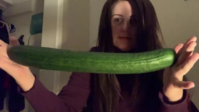Посмотри на этот массивный английский огурец!!!! (Супер мягкая попытка!)