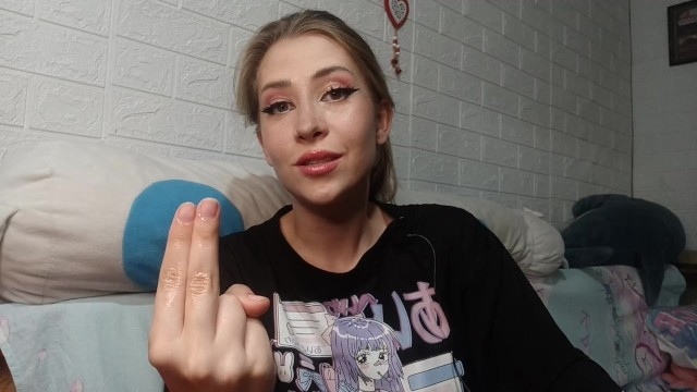 Я бы подрочила большой член, а у тебя маленький! Монолог стервы для парня-куколда