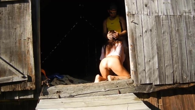 Деревенский секс, потревоженный приставанием незнакомца