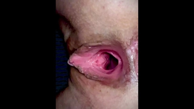 Large mouth Pink pussy hole get feed