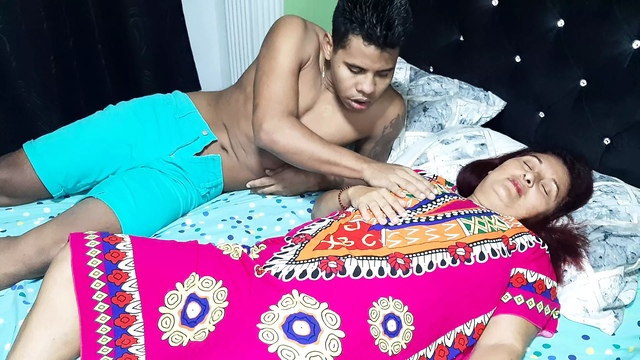 I wake up my stepmom with my cock in her mouth