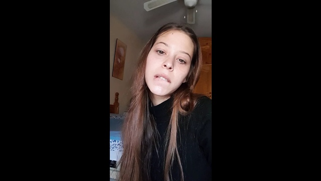 18yo teen fingers pussy